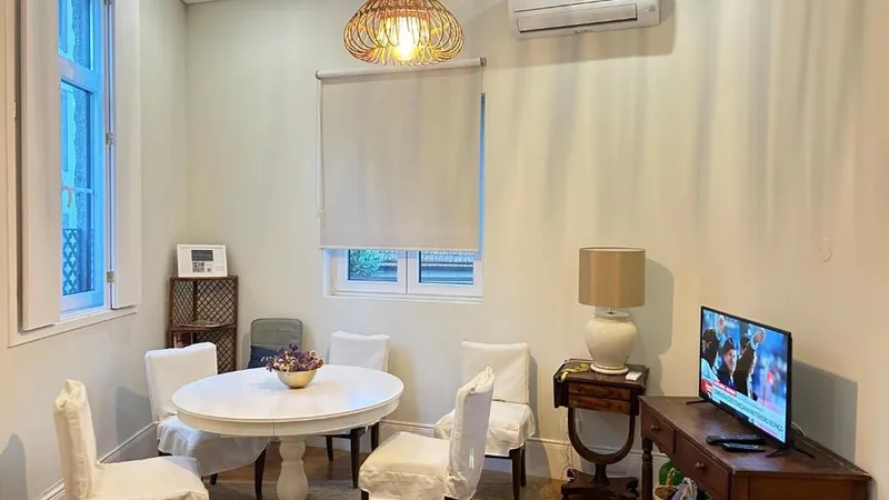 Sala de estar e refeições do Chalé Caldas de Aregos